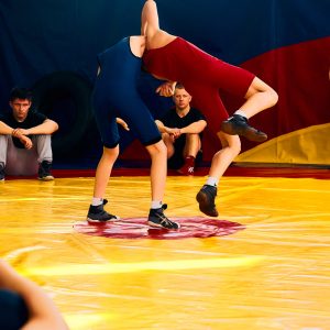 Тренировка по вольной борьбе в спортивной школе Ника