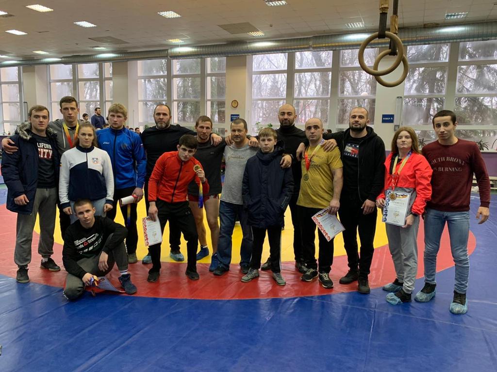 Участники Чемпионата РО по вольной борьбе