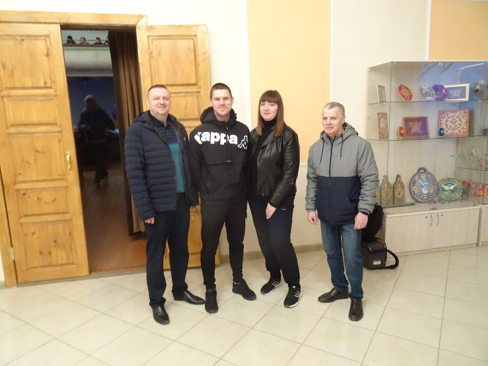 Идет акция "Своих не бросаем"