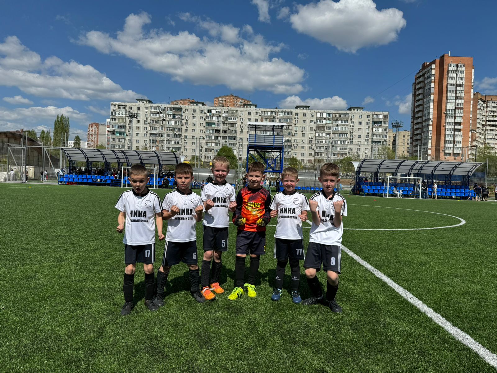 Футболисты спортивной школы "Ника"