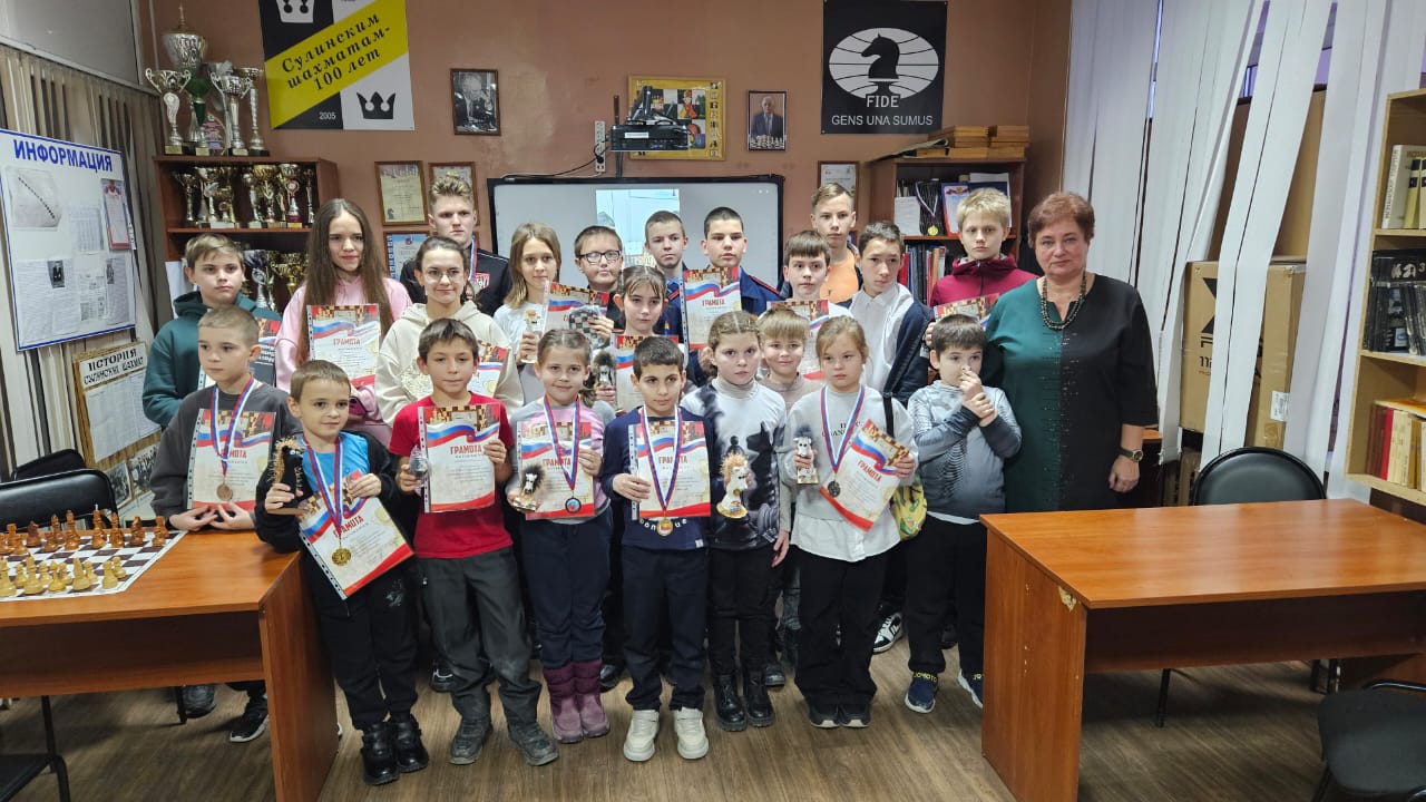 Участники шахматного турнира