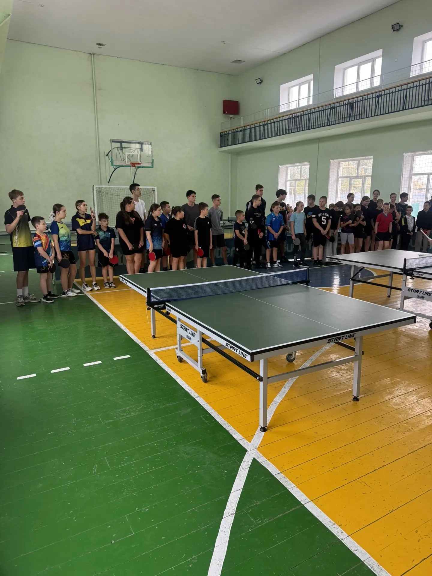 Участники турнира по настольному теннису